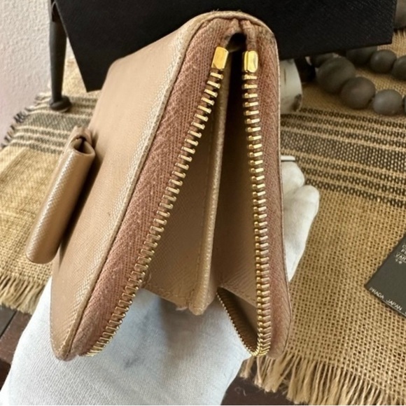 Authentic 💯 percent Prada Saffiano Fiocco Bow Leather Round zip Long wallet - Picture 8 of 13
